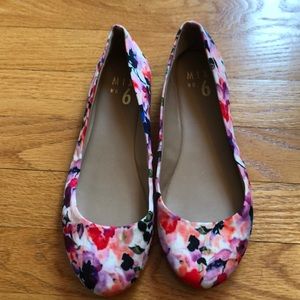 Colorful and bright flats by Mix No. 6